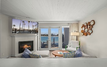 Suite, 1 King Bed, Fireplace (Bayside)