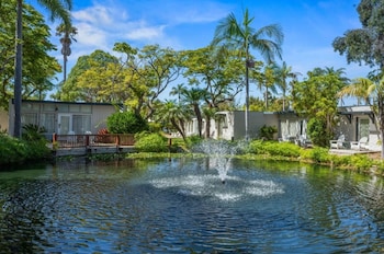 Premium Room, 1 King Bed, Lanai (Garden)