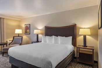 Standard Room, 1 King Bed, Balcony, Pool View