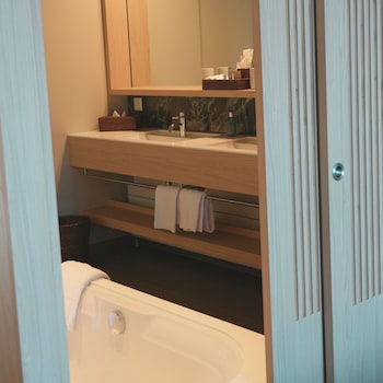 Lake View Deluxe Room