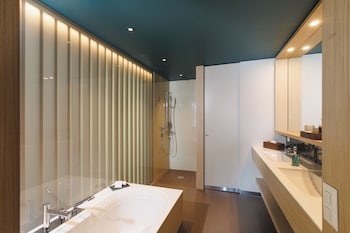 Lake View Deluxe Room