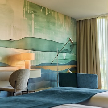Lake View Deluxe Room