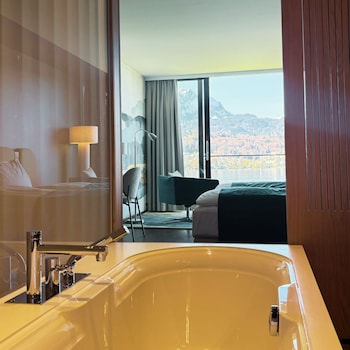 Lake View Deluxe Room