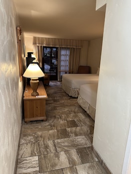 Deluxe Room, 2 Queen Beds, Non Smoking