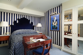 Suite (91) The Bedford)