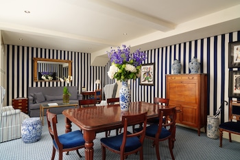 Suite (91) The Bedford)