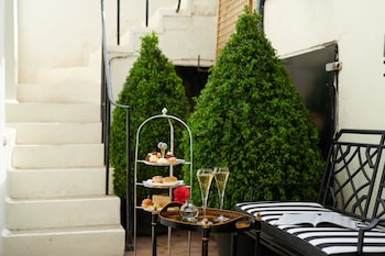 Suite (91) The Bedford)