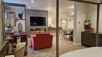 The Willow Suite
