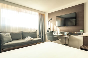 Executive Room, 1 Queen Bed with Sofa bed