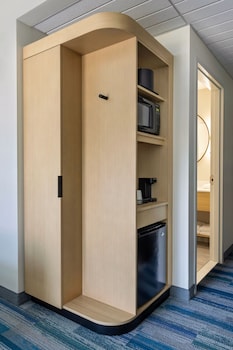 Room, 1 King Bed (Hearing Accessible)
