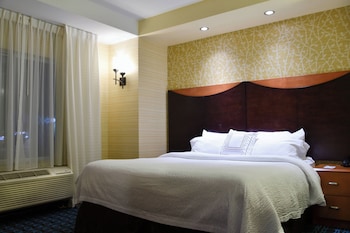 Room, 1 King Bed, Hearing Accessible (Accessible Bathtub)