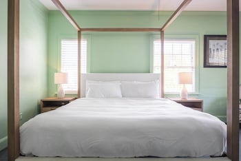 The James Classic | Second Floor King