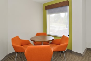 Suite, 2 Queen Beds (Living/Dining Area)