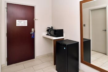 Standard Room, 1 Queen Bed, Accessible Bathtub (Mobility)
