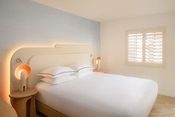 Room (Canyon Casita)