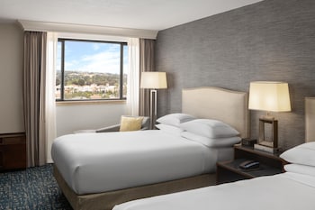 2 Double Beds
