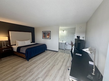 Deluxe Suite, 1 King Bed, Non Smoking, Hot Tub