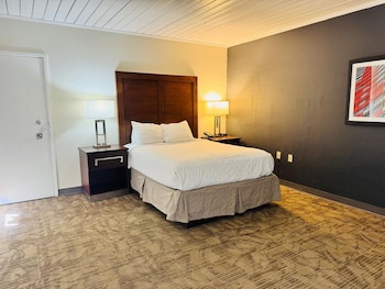 Deluxe Single Room, 1 Queen Bed, Non Smoking, Kitchenette