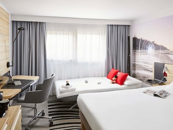 Family Room, 1 Queen Bed with Sofa bed