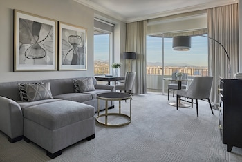 Suite (Doheny)