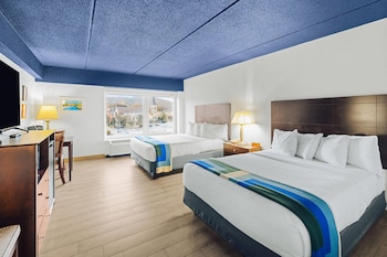 Standard Room, 2 Queen Beds, Non Smoking, Mountain View