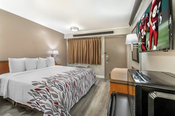 Deluxe Room, 1 King Bed (Smoke Free)