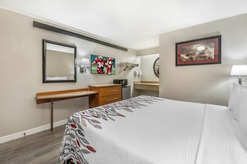 Deluxe Room, 1 King Bed (Smoke Free)
