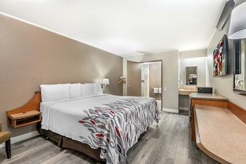 Deluxe Room, 1 King Bed, Accessible (Smoke Free)