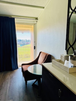 Standard Room, 1 King Bed, Accessible, Non Smoking (1st Floor)