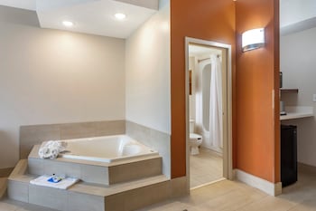 Suite, 1 King Bed, Jetted Tub