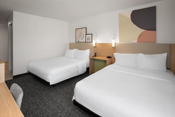 Room, 2 Queen Beds, Accessible, Bathtub (Mobility, Hearing)