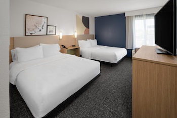 Room, 2 Queen Beds, Accessible, Bathtub (Mobility, Hearing)