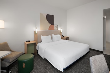 Room, 1 King Bed, Accessible (Mobility & Hearing, Roll-in Shower)