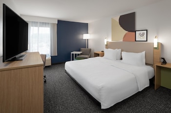 Room, 1 King Bed, Accessible, Bathtub (Mobility, Hearing)