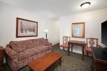 Suite, 1 Queen Bed, Non Smoking, Kitchen (Living Room;with Single Sofabed)