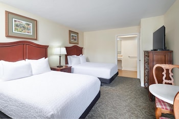 Standard Room, 2 Double Beds, Accessible, Bathtub