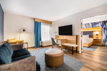 Suite, 1 King Bed, Kitchenette