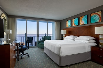 1 King Bed, Waterfront, Main Tower, Guest Room
