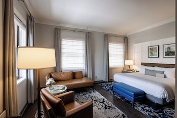 Deluxe Room, 1 King Bed, Corner