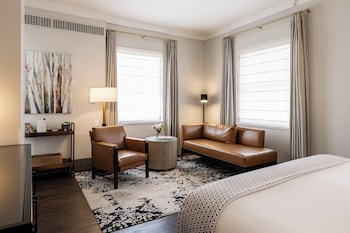 Deluxe Room, 1 King Bed, Corner