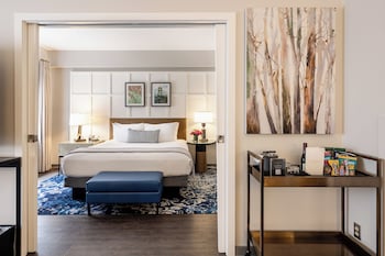 Suite, 1 King Bed with Sofa bed