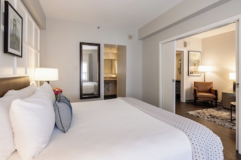 Suite, 1 King Bed with Sofa bed
