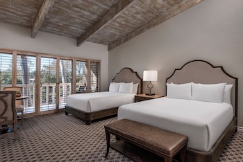 Room, 2 Queen Beds, Mobility Accessible, Pool View