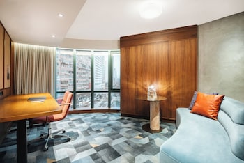 Artist Studio (Suite with Buffet Breakfast)