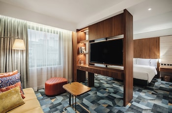 Artist Studio (Suite with Buffet Breakfast)