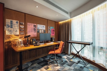 Artist Studio (Suite with Buffet Breakfast)