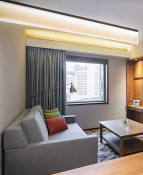 Eaton Suite (Suite with Buffet Breakfast)