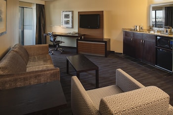 1 KING 1 BEDROOM SUITE - BALCONY - SOFA BED