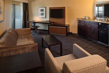 2 DOUBLE BEDS POOLSIDE - DIRECT POOL ACCESS