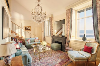 Penthouse, Lake View